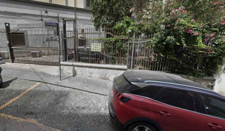 Quartieri Spagnoli, il ferito aveva appena firmato alla caserma dei carabinieri
