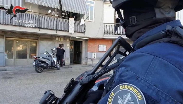 Rione Traiano, smantellata la rete di pusher di strada: in 4 ai domiciliari