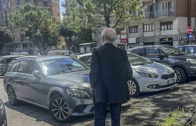 Salerno, De Luca lancia il reparto sicurezza della polizia municipale contro abusivi e furti