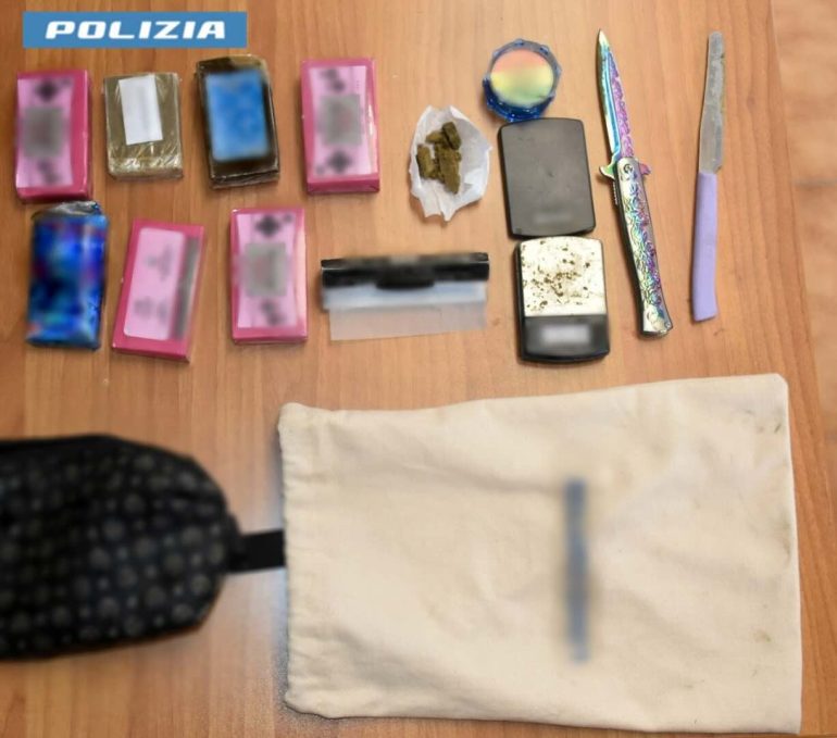 San Giuseppe Vesuviano, 17enne arrestato con 700 grammi di hashish nascosti nello scooter