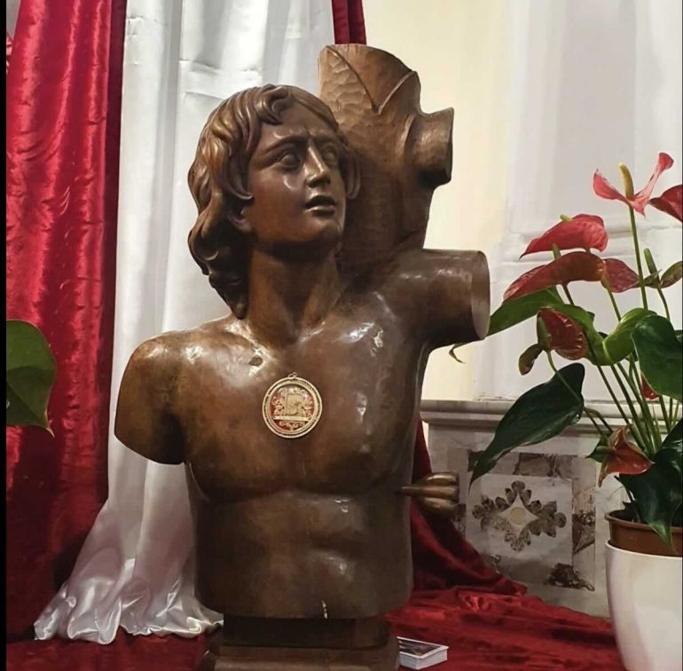 San Sebastiano al Vesuvio, migliaia di fedeli per le reliquie del patrono