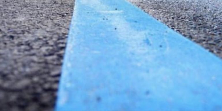Sarno, l’espansione delle strisce blu accende la protesta: «Diritto alla sosta cancellato»