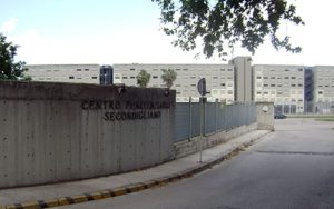 Secondigliano, maxi blitz nel reparto di Alta Sicurezza: la Polizia Penitenziaria sequestra 21 cellulari