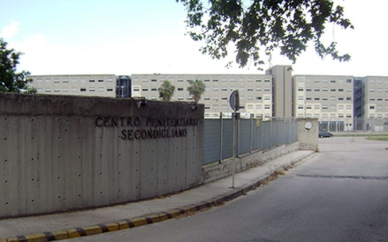 Secondigliano, maxi blitz nel reparto di Alta Sicurezza: la Polizia Penitenziaria sequestra 21 cellulari