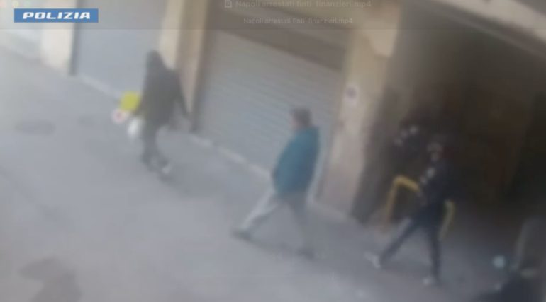 Sgominata la banda delle false divise tra Napoli e Caserta: arrestati anche due ex carabinieri