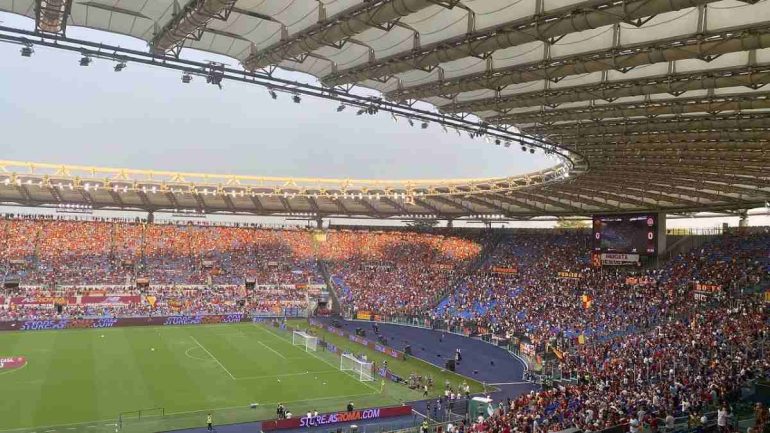 Slittamento del derby Roma-Lazio al lunedì, la Lega Serie A valuta il ricorso al Tar