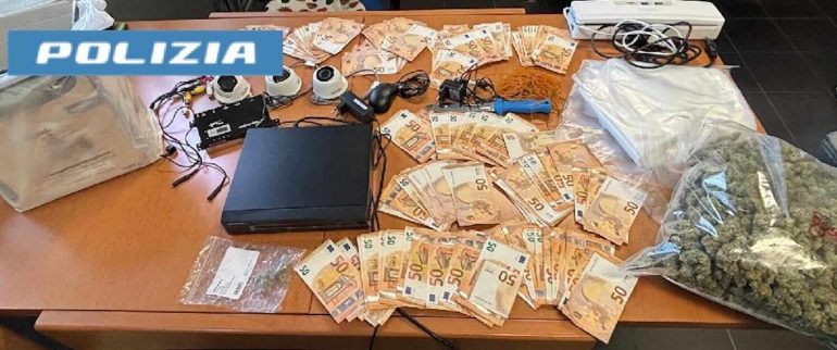 Smantellata piazza di spaccio al Rione Don Guanella: 3 arresti