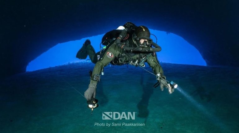 Sub morti, domani il rientro delle salme in Italia: sui social le immagini della grotta della morte