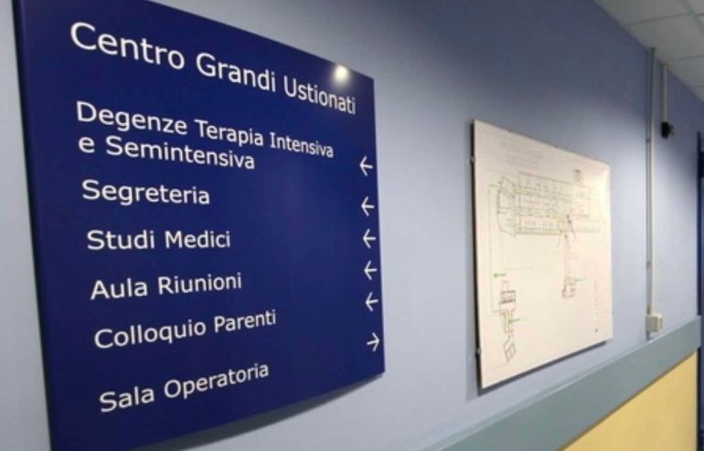 Torre Annunziata, esplosione durante il rifornimento di un’imbarcazione: uomo gravemente ustionato