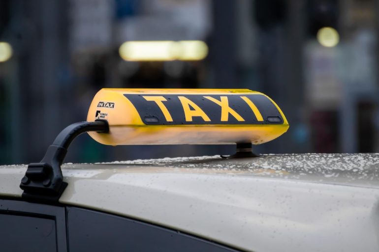 Napoli, Ztl a Chiaia e piazza Dante: domani incontro in Prefettura coi tassisti