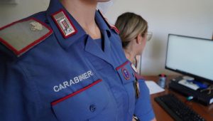Violenza a San Marco Evangelista, picchia e minaccia di morte la moglie davanti ai figli: arrestato