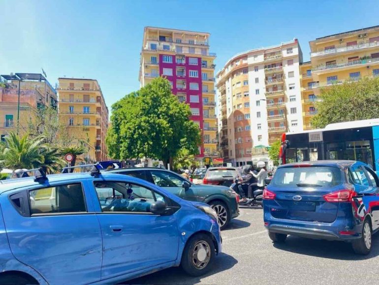 Vomero sotto assedio: il traffico paralizza il quartiere