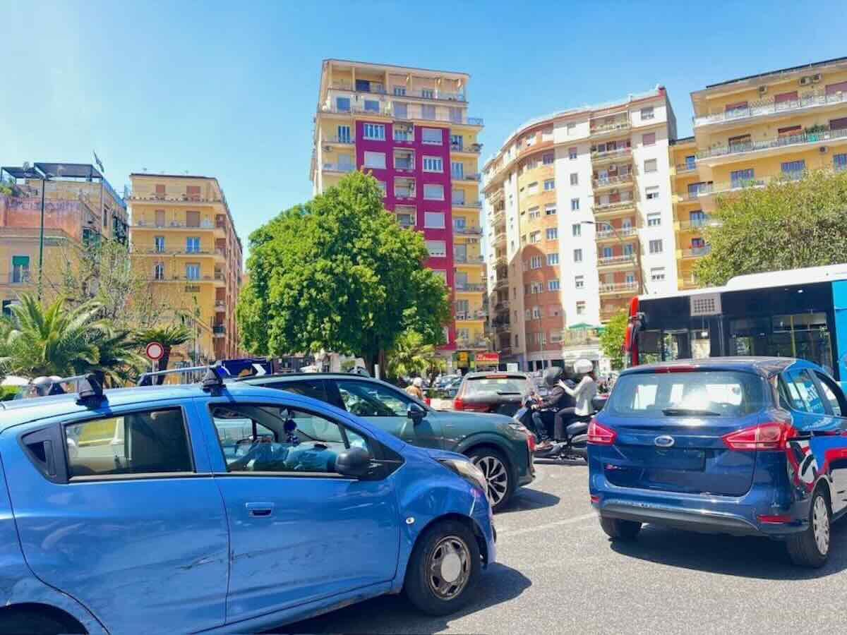 Vomero sotto assedio: il traffico paralizza il quartiere