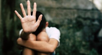 Abusi su un 12enne, la moglie del reo confesso nel mirino dei social: «Basta odio, così si creano nuove vittime»