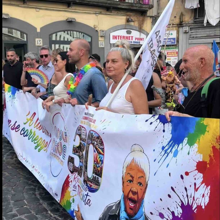 «Aggrediti perché ebrei», Il Napoli Pride denuncia l’assalto antisemita al corteo