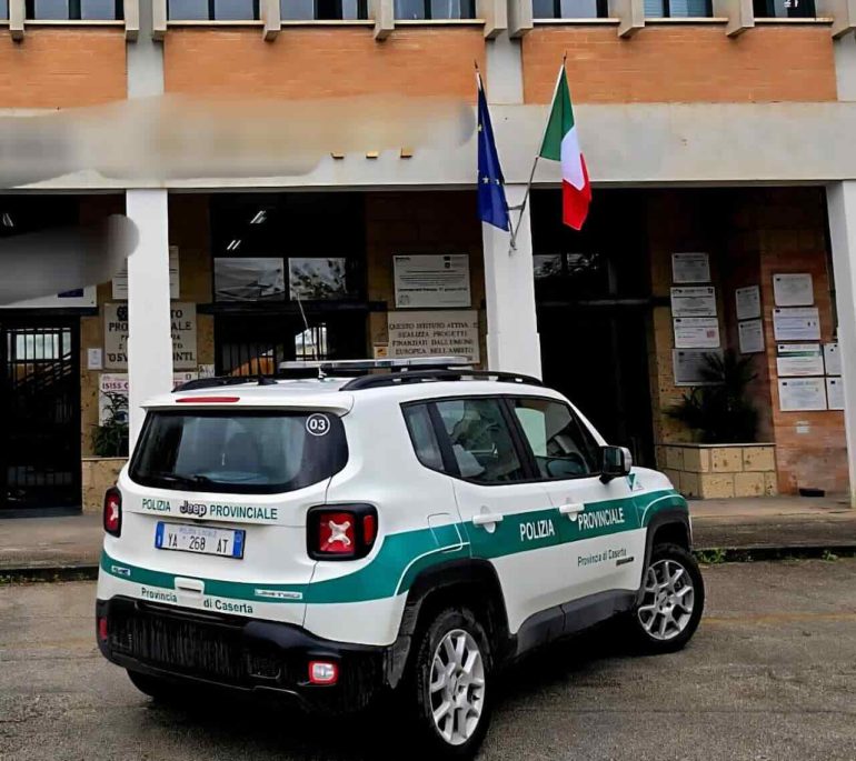Alloggi scolastici occupati abusivamente: 11 denunce e allacci illegali alla luce nelle scuole del Casertano