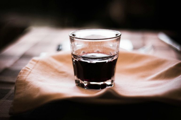 Amaro alla piperna: il liquore tradizionale napoletano alle erbe selvatiche