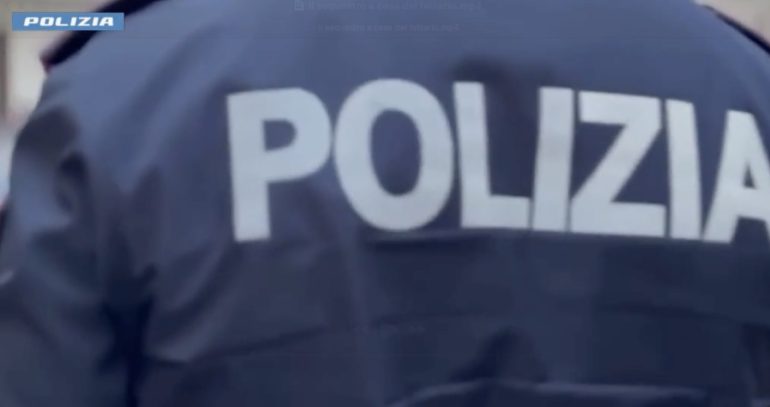 Anziano arrestato ad Avellino per violenza sessuale: costringe la vicina a subire avances
