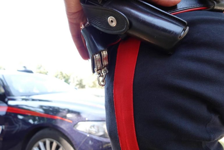Arrestato a Curti un sorvegliato speciale: trovato con hashish e alla guida con patente sospesa