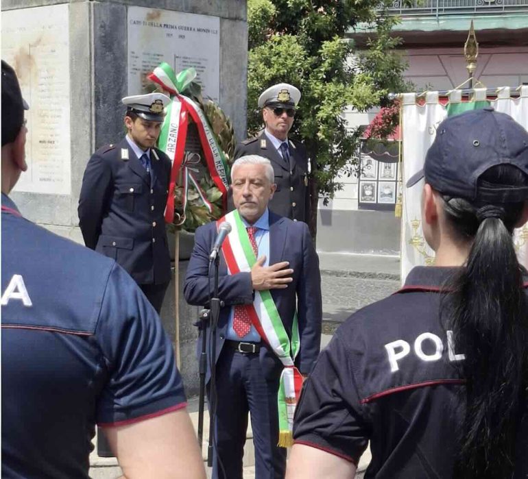 Arzano, folla in piazza Cimmino per la Festa del 2 Giugno