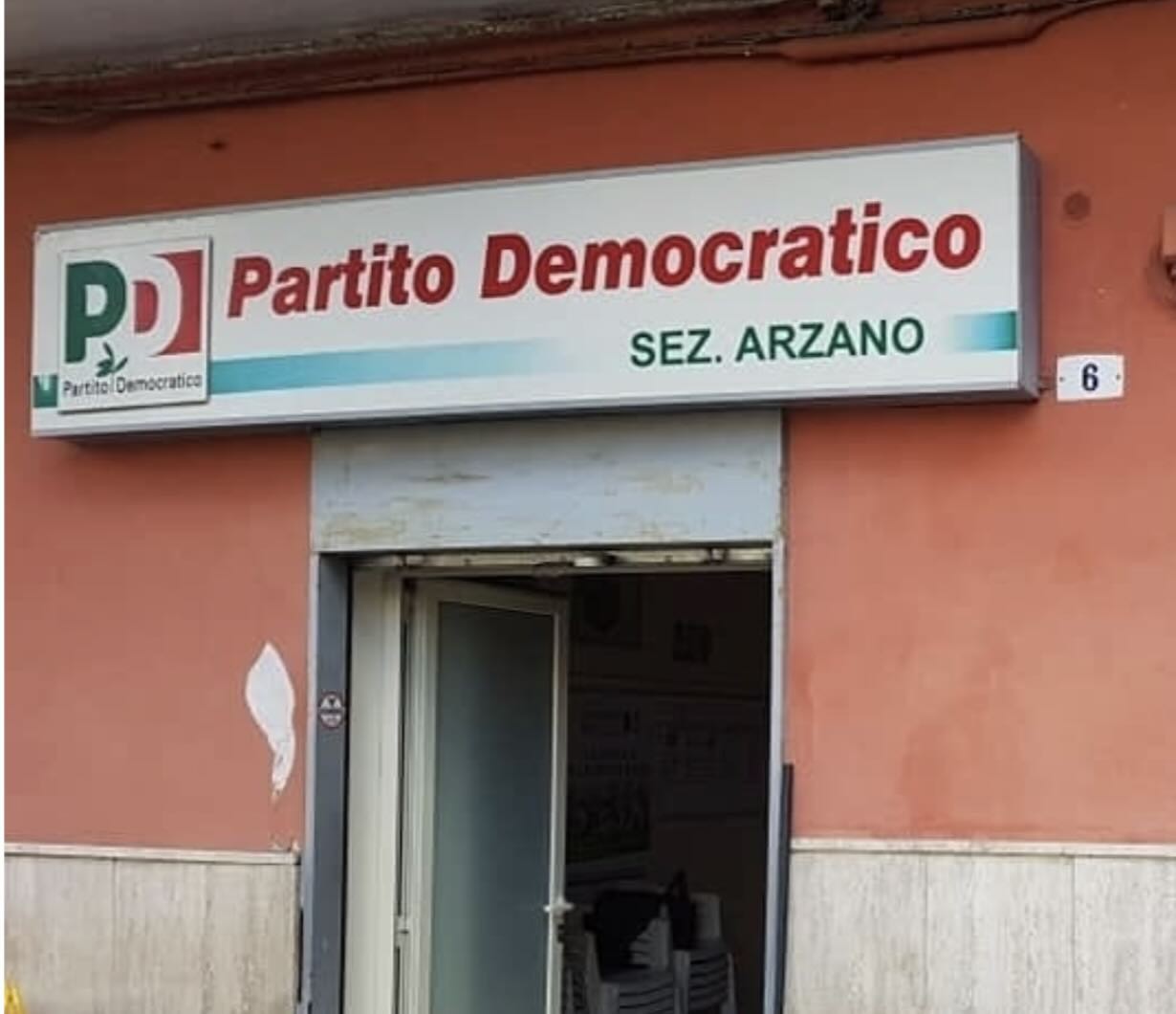 La sede del Pd di Arzano