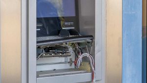 Assalti ai bancomat con l’esplosivo tra Avellino e Pistoia: sette arresti nella banda della «marmotta»