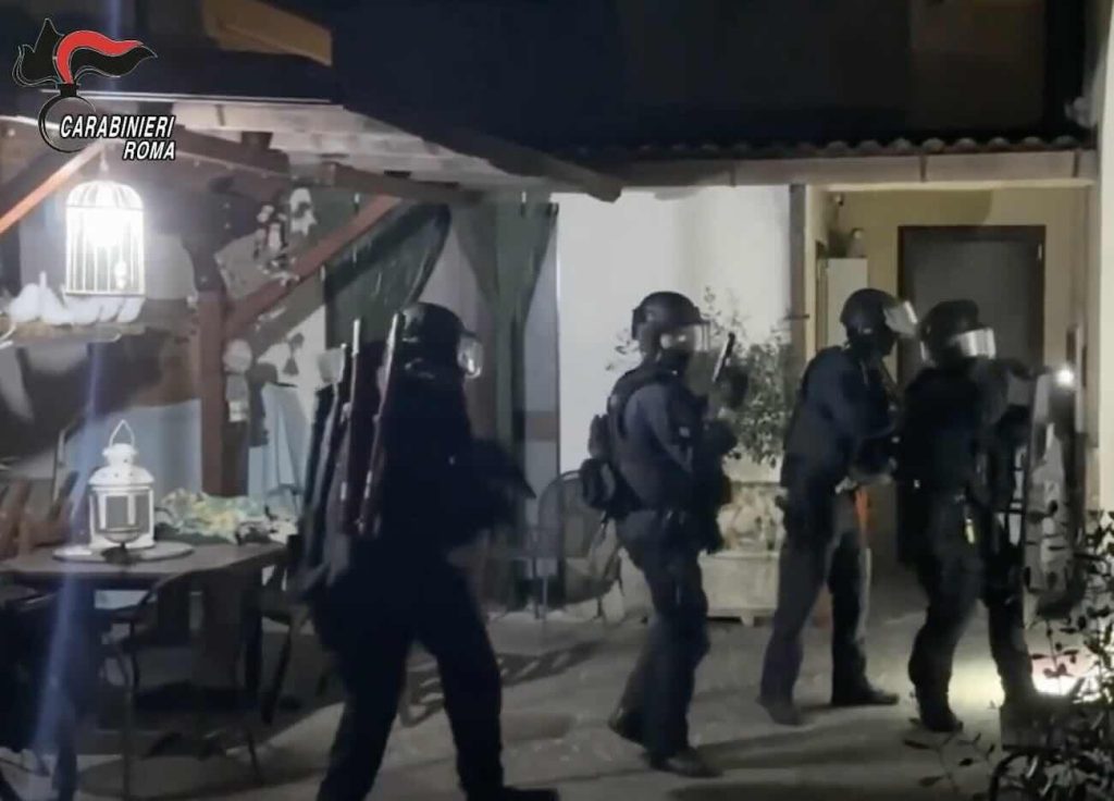 Attentato a Sigfrido Ranucci, quattro arresti: «Il commando fu pagato per colpire il giornalista»