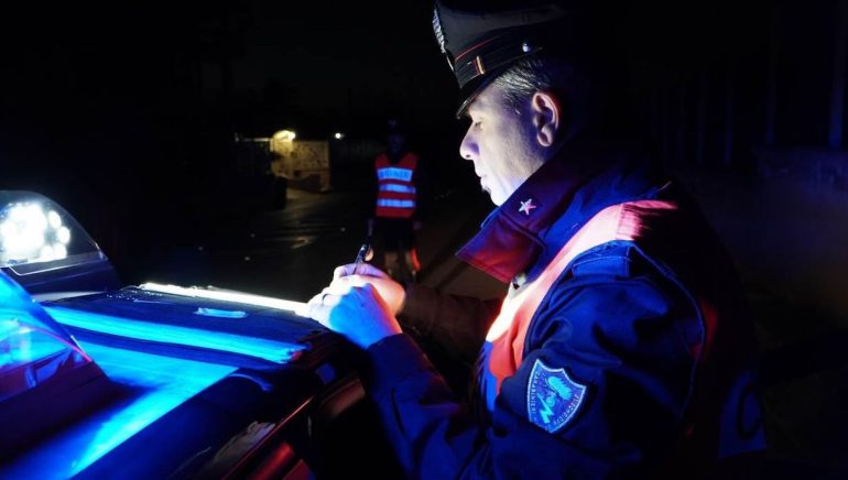 Blitz della Polizia a Castel Volturno: sequestrato locale abusivo