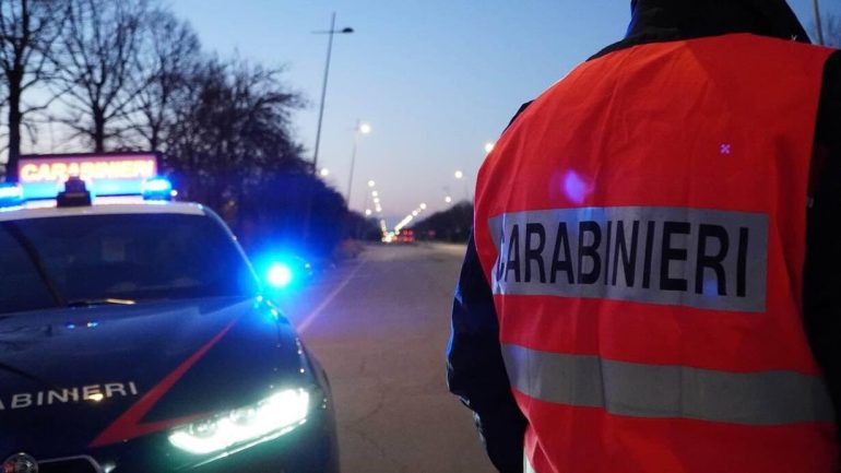 Blitz notturno nell’Agro Aversano e Marcianise: due arresti, denunce e oltre 100 identificati