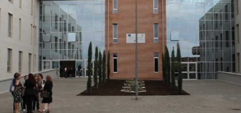 Bocciata a scuola una 17enne in coma da 18 mesi: scoppia la polemica a Battipaglia
