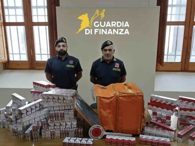Boscoreale, fingeva di essere un rider per contrabbandare sigarette: arrestato
