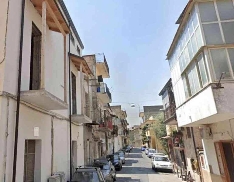 Caivano: colpi di pistola contro la casa di una coppia