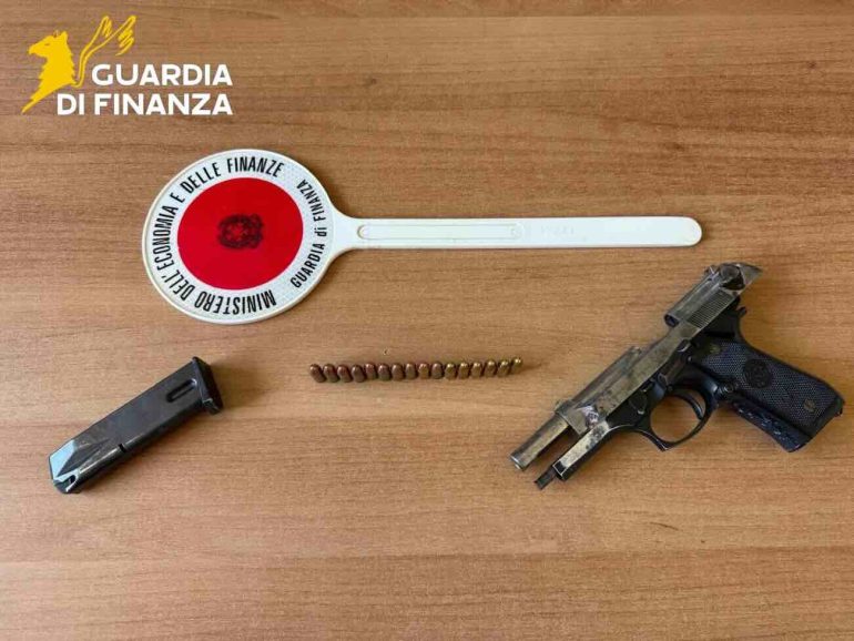 Caivano, fermato con una pistola nel marsupio: arrestato 30enne