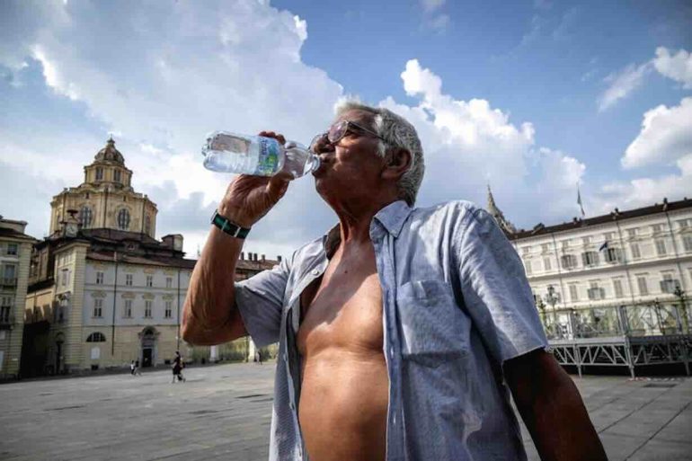 Caldo record a Napoli, vertice in Prefettura: scattano i piani di emergenza