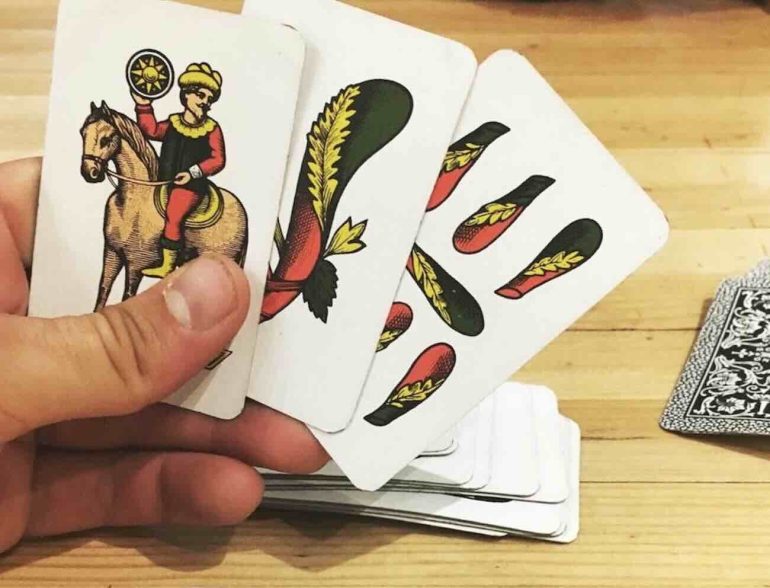 Carte napoletane, storia e significato dei semi della tradizione