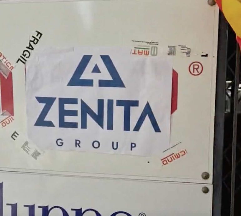 Chiude la sede napoletana della Zenita Group, protesta dei lavoratori con il deputato Borrelli