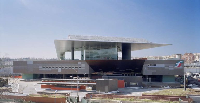 Da Caserta a Roma per truffare anziane: preso alla Tiburtina con gioielli da 120mila euro