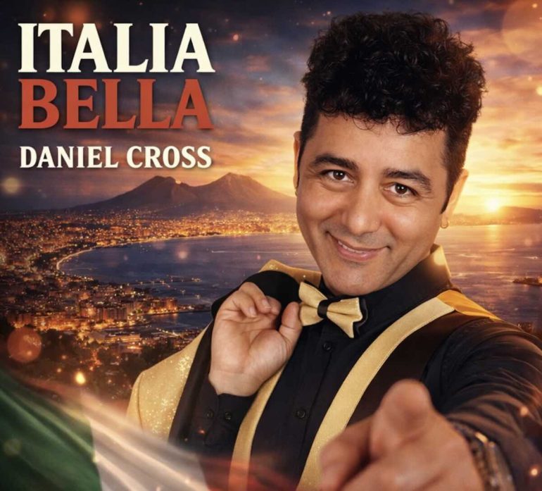 Daniel Cross canta Napoli con «Italia bella»
