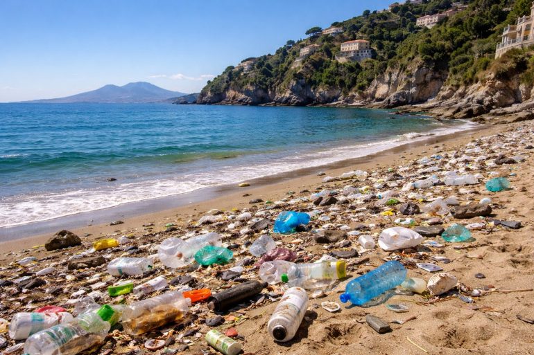 Degrado ambientale a Posillipo: il caso della spiaggia di Donn’Anna tra storia, ambiente e responsabilità civica