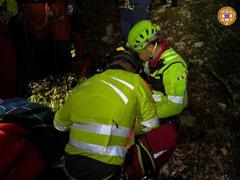 Donna cade nel fiume Tusciano durante escursione ad Acerno, salvata dai soccorritori
