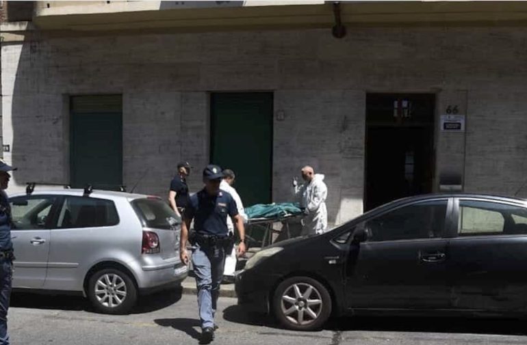 Donna di 39 anni strangola la figlia 13enne poi si uccide