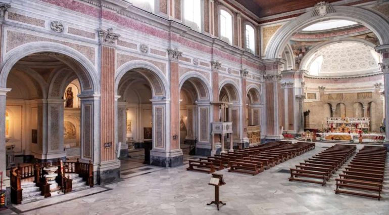Emergenza caldo e accoglienza, aperte le porte delle chiese monumentali ai più fragili