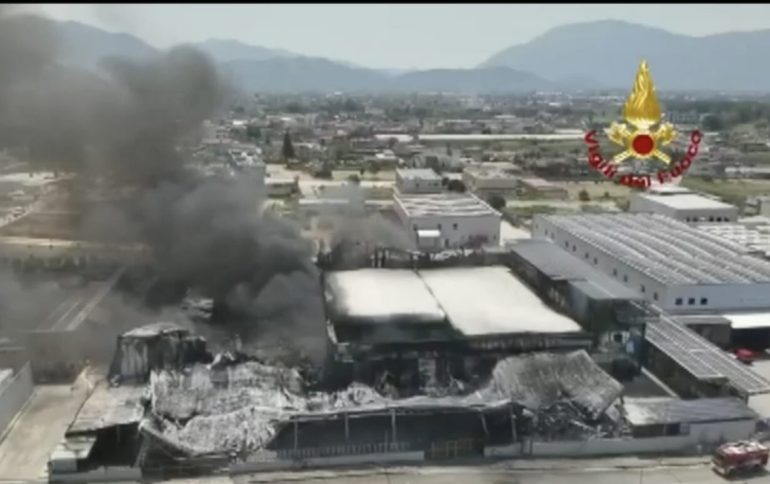 Incendio alla Termoplast di Sarno: trovato il furgone dei piromani