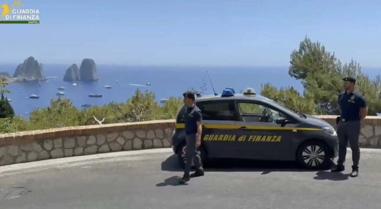 Mano dura sulla movida a Capri: stop alle serate in un noto locale