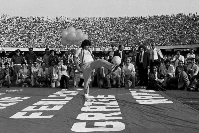 Maradona incontra il Giappone: doppia mostra tra immagini e visioni