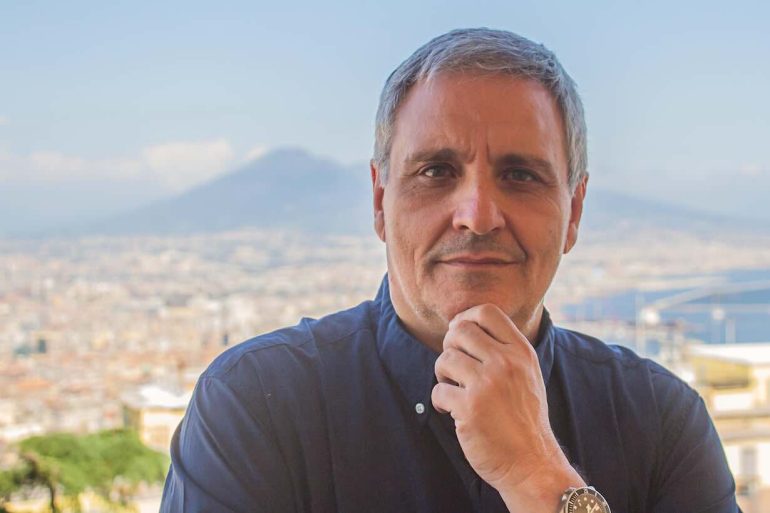 Maurizio de Giovanni chiude con un premio la rassegna ‘Il Valore dell’Esperienza’ a Napoli