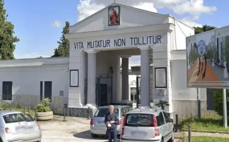Melito, custode del cimitero ferito a calci in testa: è grave