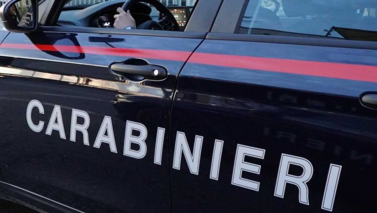 Calitri, viola il divieto di avvicinamento ai genitori per chiedere soldi: arrestato 40enne