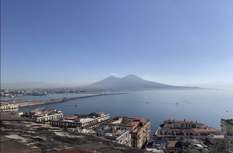 Meteo Napoli e Campania di oggi 27 giugno: picchi fino a 37 gradi e afa intensa