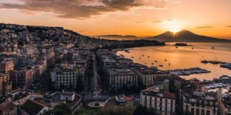 Meteo Napoli e Campania per oggi 14 luglio: sole pieno e punte fino a 35 gradi